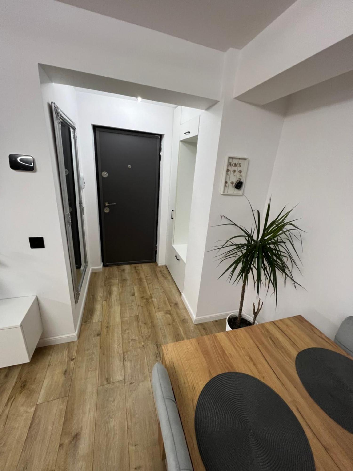 Hugo House Luxury & Quiet - Free Parking Apartment *