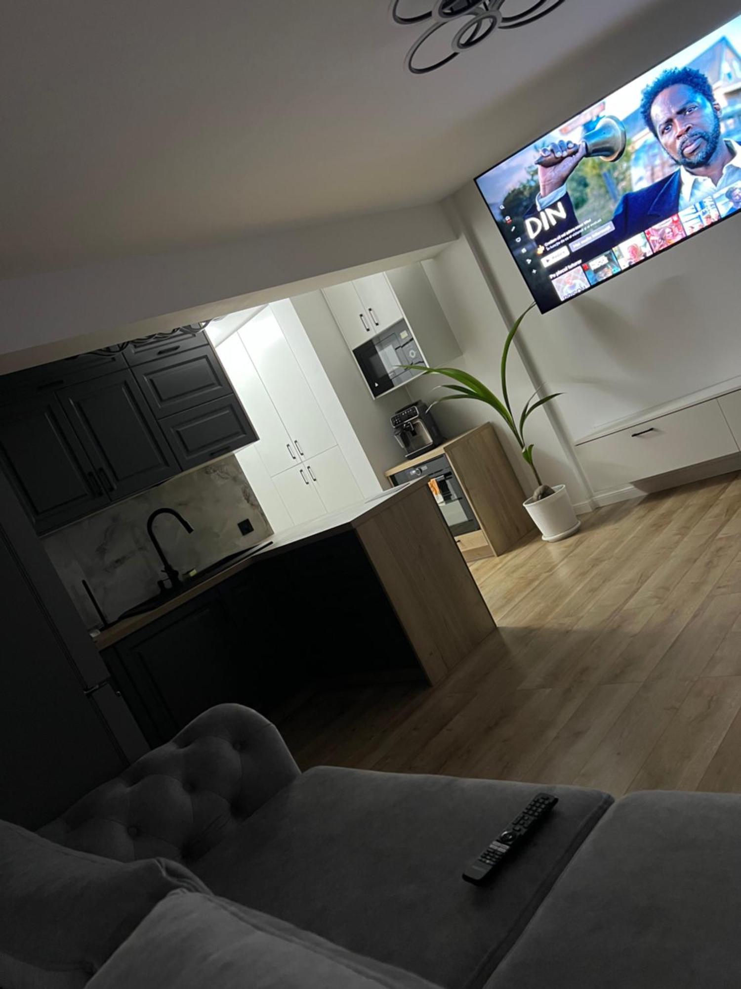 Hugo House Luxury & Quiet - Free Parking * Zalau